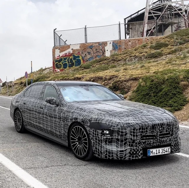 BMW 7 시리즈 페이스리프트- carscoops 출처